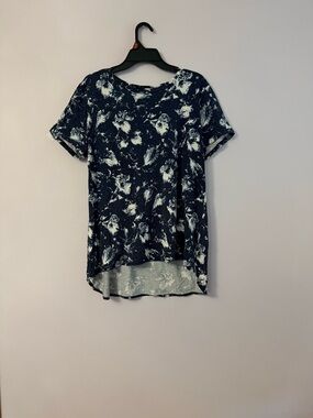 Ellen Tracy Navy and White Abstract Short Sleeve Tee